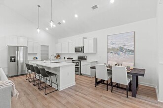 423 Arrowwood Blvd in Freeport, FL - Building Photo - Building Photo