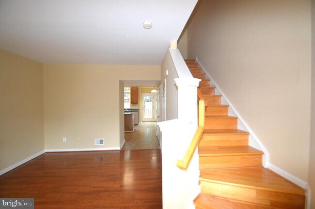 21081 Pickerelweed Terrace in Ashburn, VA - Building Photo - Building Photo
