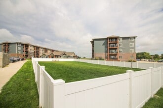 Welcome to Huntington Village in Sioux Falls, SD - Foto de edificio - Building Photo