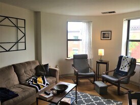 78 Gainsborough St, Unit 401E in Boston, MA - Building Photo