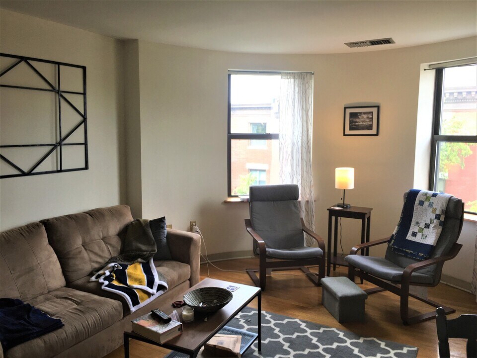 78 Gainsborough St, Unit 401E in Boston, MA - Foto de edificio