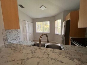 7850 NW 6th St in Pembroke Pines, FL - Building Photo - Building Photo