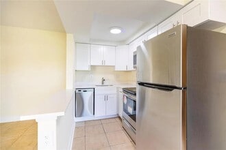 391 SE 19th Ave in Pompano Beach, FL - Building Photo - Building Photo