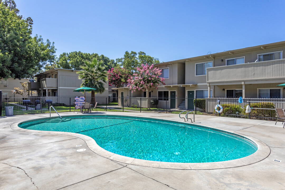 Bridgeford Apartments in Modesto, CA - Building Photo