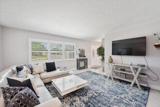 13937 Exotica Ln in Wellington, FL - Building Photo - Building Photo