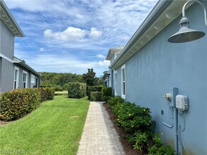 7072 Dominica Dr in Naples, FL - Building Photo - Building Photo