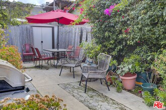 1010 N Rampart Blvd in Los Angeles, CA - Building Photo - Building Photo