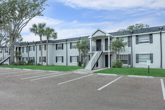 Magnolia Court in Orlando, FL - Building Photo - Building Photo