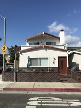 205 33rd St in Newport Beach, CA - Foto de edificio - Building Photo