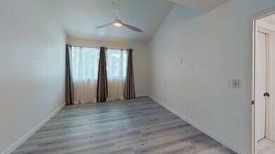 22107 Burbank Blvd in Los Angeles, CA - Building Photo - Building Photo