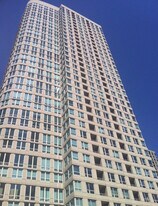 345 N La Salle Dr in Chicago, IL - Building Photo