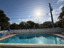 270 S Cypress Rd in Pompano Beach, FL - Building Photo