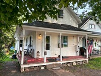 404 E Iron St in Bessemer, MI - Foto de edificio - Building Photo