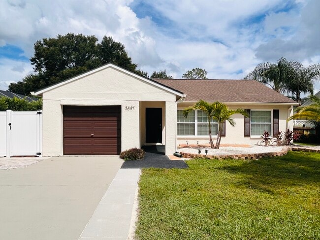 3647 Lake St George Dr in Palm Harbor, FL - Building Photo - Building Photo