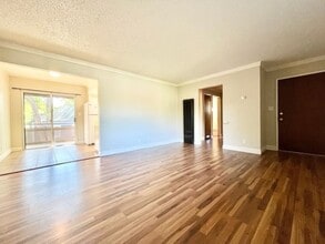 349 Oak Street in Chico, CA - Building Photo - Interior Photo