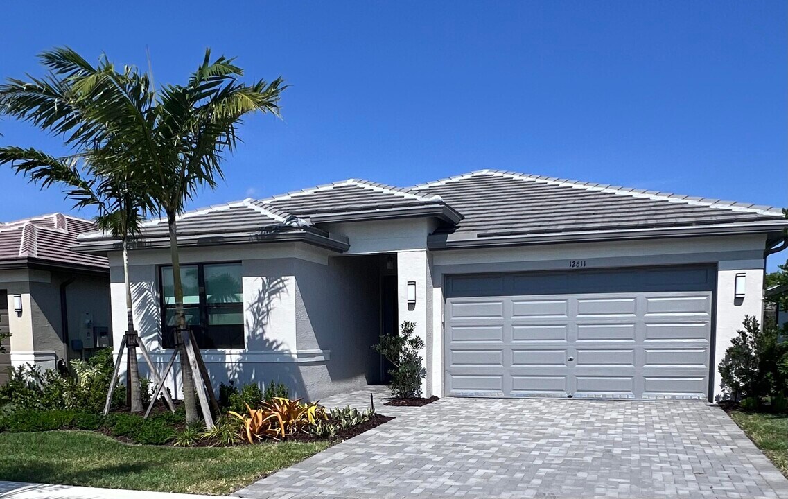 12611 SW Manatee Marsh Ter in Port St. Lucie, FL - Building Photo