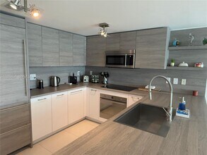 400 Sunny Isles Blvd, Unit 1021 in Sunny Isles Beach, FL - Building Photo - Building Photo