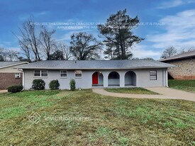 2871 Knollview Dr in Decatur, GA - Building Photo