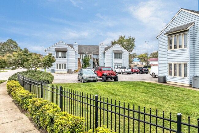 Runnington Place in Virginia Beach, VA - Building Photo - Building Photo