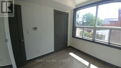 1213 Dundas St W in Toronto, ON - Building Photo - Building Photo