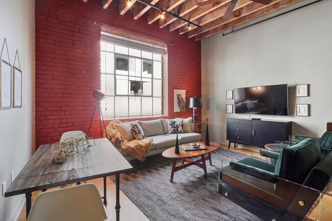 455 Andrew Higgins Blvd in New Orleans, LA - Building Photo - Building Photo