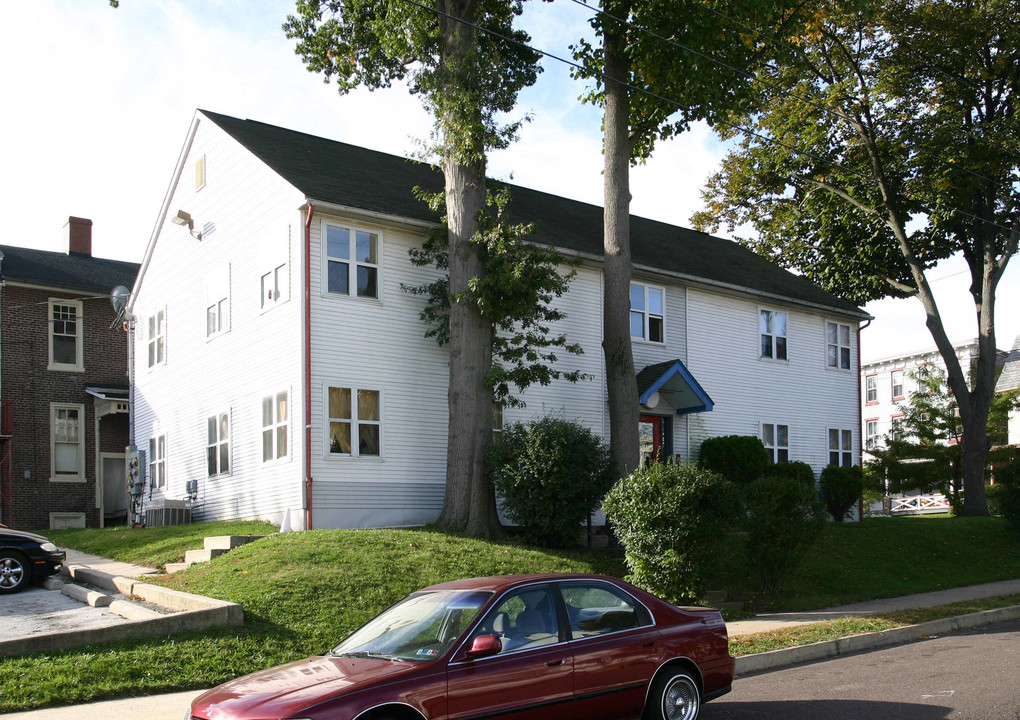 184 1st Ave in Phoenixville, PA - Building Photo