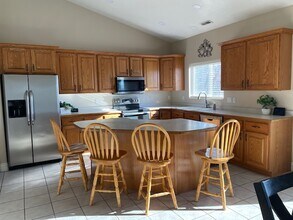 3911 W Monson Pl in Cedar Hills, UT - Foto de edificio - Building Photo