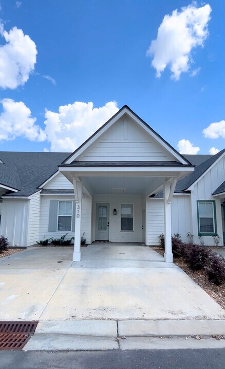310 Edsall Ln in Lafayette, LA - Building Photo