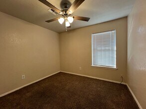 3815 SW Hickory Ln in Lawton, OK - Building Photo - Building Photo