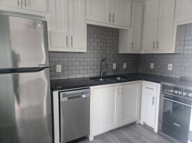 3015 Bryant Irvin Rd N in Fort Worth, TX - Building Photo