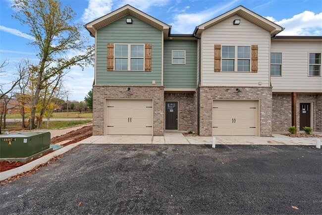 property at 905 Plano Rd