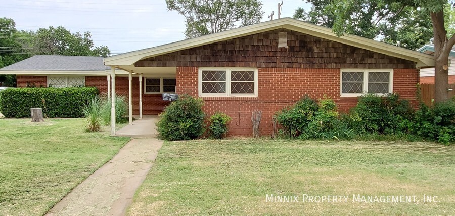 4918 14th St in Lubbock, TX - Building Photo