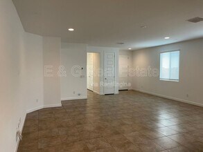 16424 W Questa Dr in Surprise, AZ - Building Photo - Building Photo