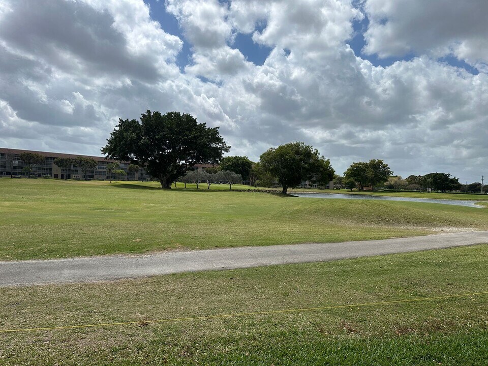 13550 SW 6th Ct in Pembroke Pines, FL - Building Photo