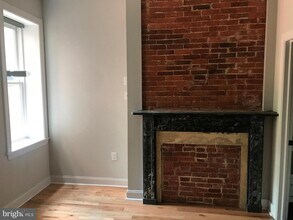 235 Pine St in Philadelphia, PA - Building Photo - Building Photo