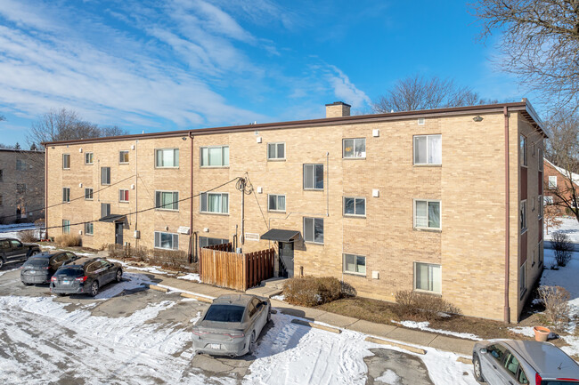 Central Drive Condominiums in Flossmoor, IL - Building Photo - Building Photo