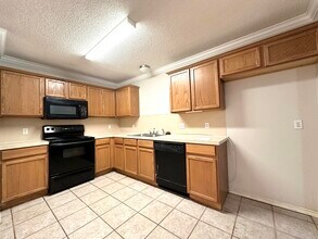 615 N Elkhart Ave in Lubbock, TX - Building Photo - Building Photo