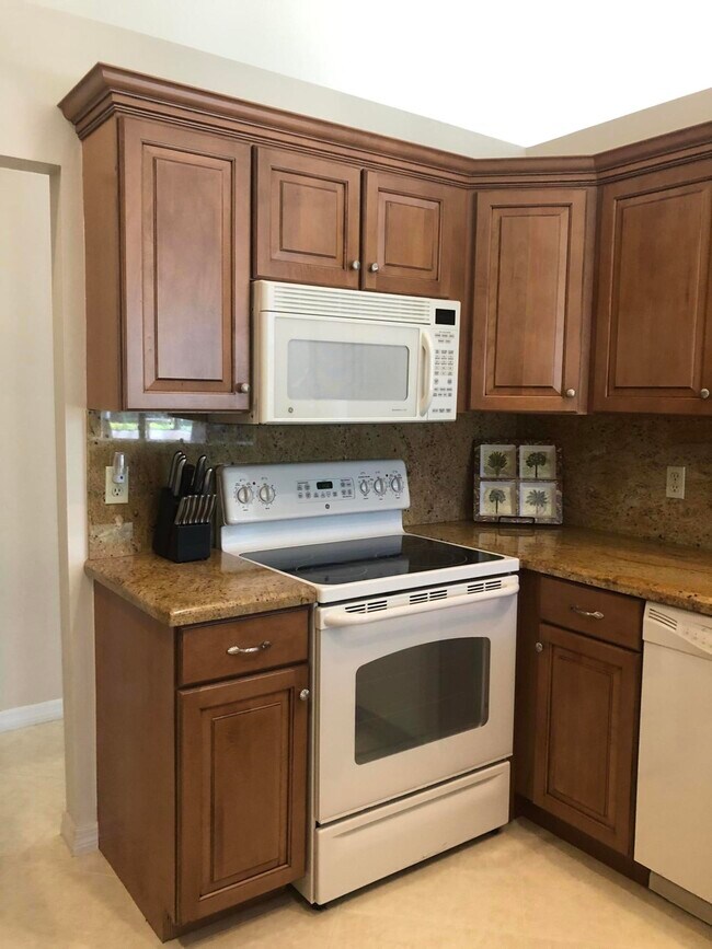 707 Windermere Way in Palm Beach Gardens, FL - Building Photo - Building Photo