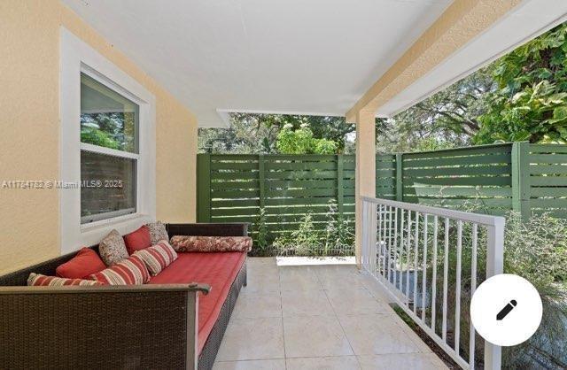 700 NE 164th St in Miami, FL - Building Photo - Building Photo