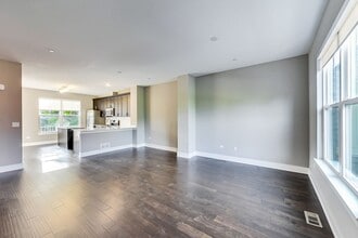 Webster Place in Highwood, IL - Foto de edificio - Interior Photo