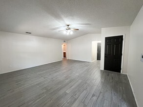 408 Briar Square in Overton, TX - Building Photo - Building Photo