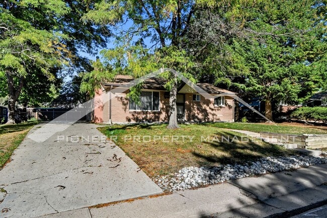 1455 S Zephyr St in Lakewood, CO - Building Photo - Building Photo