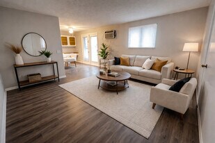 London House in Canton, OH - Building Photo