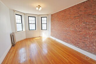 386 Riverway, Unit 5 in Boston, MA - Foto de edificio - Building Photo
