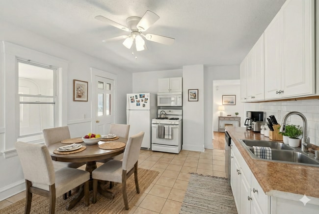 1714 Castle Ave, Unit Upper in Cleveland, OH - Foto de edificio - Building Photo