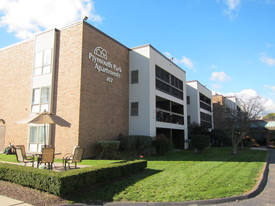 Plymouth Park Apartments 55+ in Plymouth, MI - Foto de edificio - Building Photo