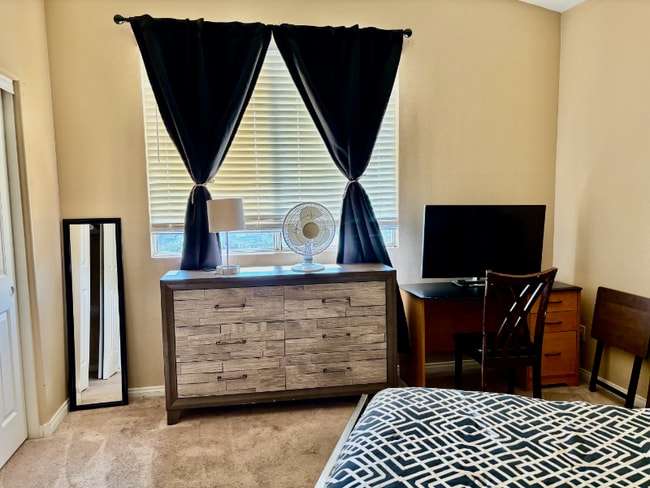 1699 Deep Spring Ave in Las Vegas, NV - Building Photo - Building Photo