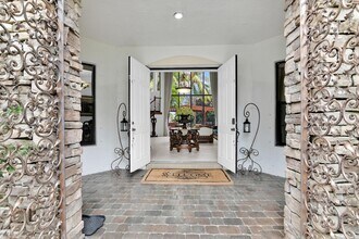 10703 Versailles Blvd in Wellington, FL - Building Photo - Building Photo