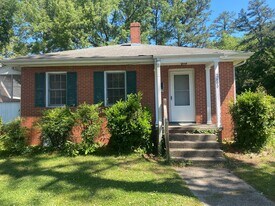2600 Spring Garden St in Greensboro, NC - Building Photo