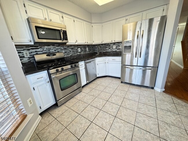 45 de Leon Cir in Franklin Township, NJ - Building Photo - Building Photo